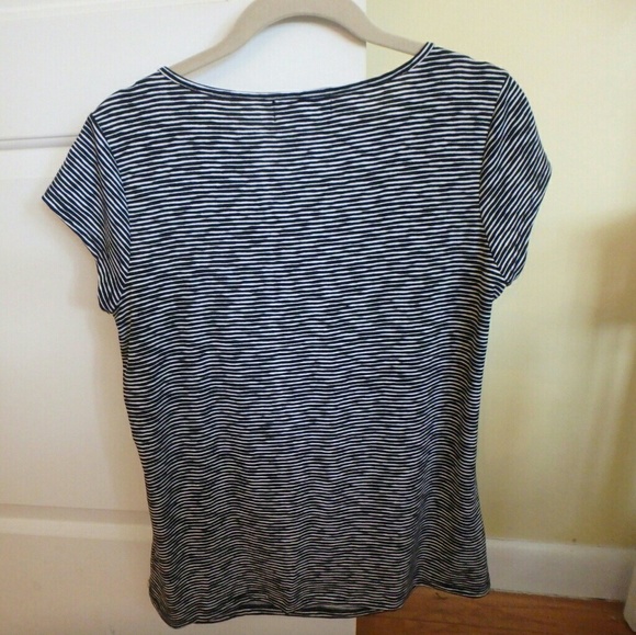 Liz Claiborne short sleeve top - Picture 3 of 3